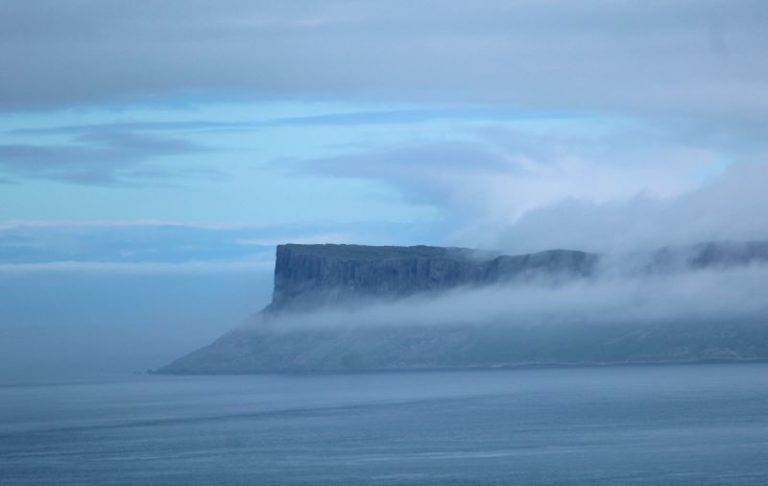 l’imponenza e la magia delle scogliere dell’Irlanda del Nord