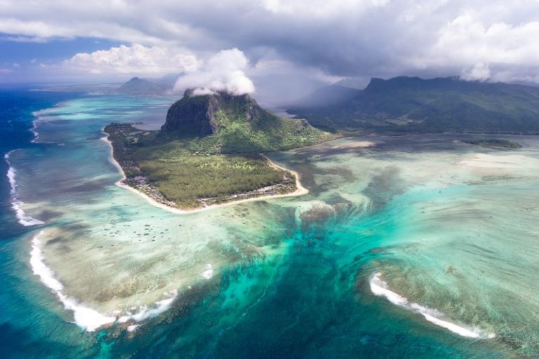 Underwater waterfall